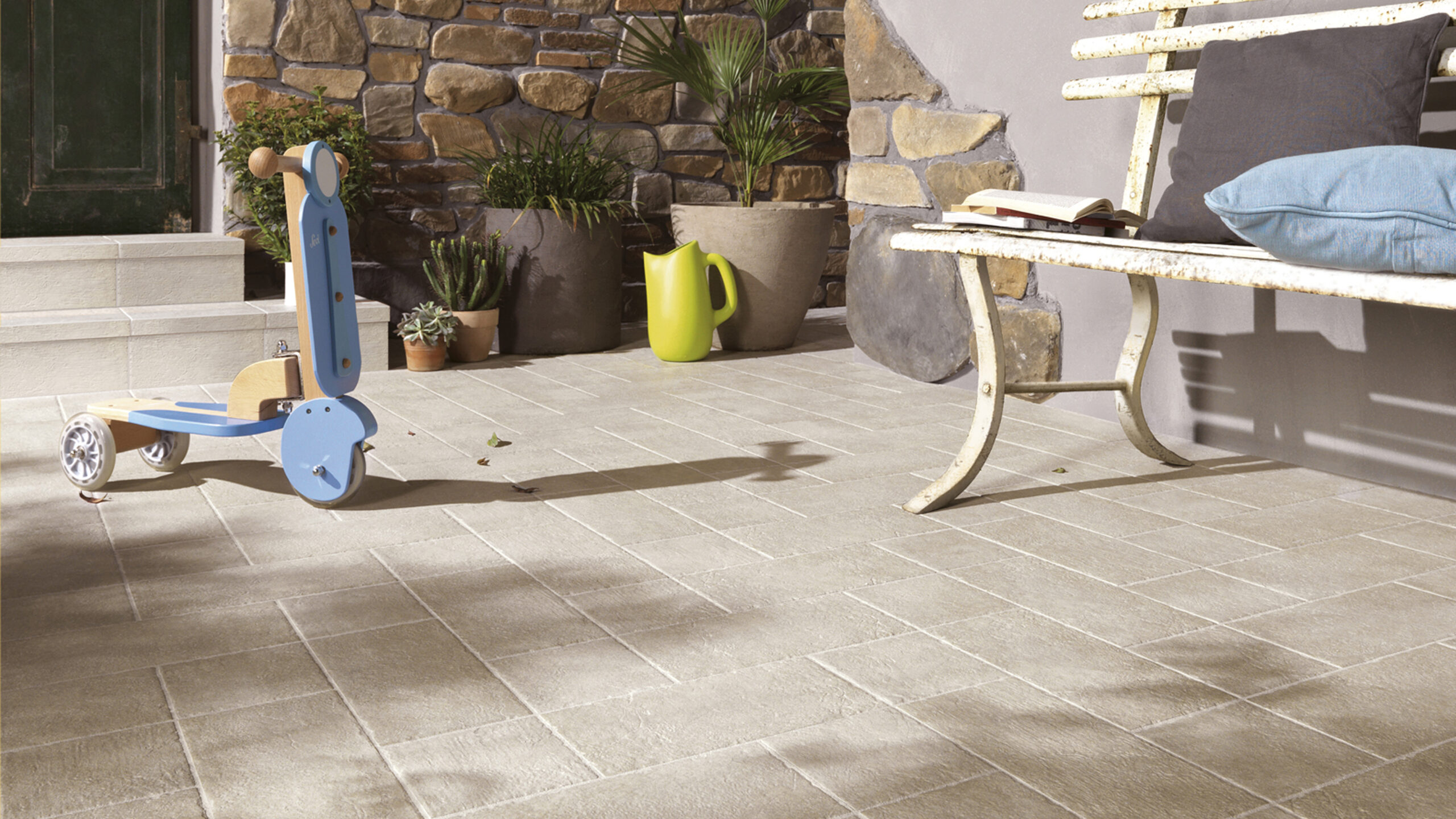 Read more about the article The Best 7 Natural Stone Materials for Outdoor Tiles